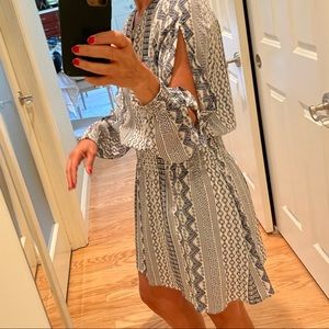 Blue and white sleeve cut off dress
